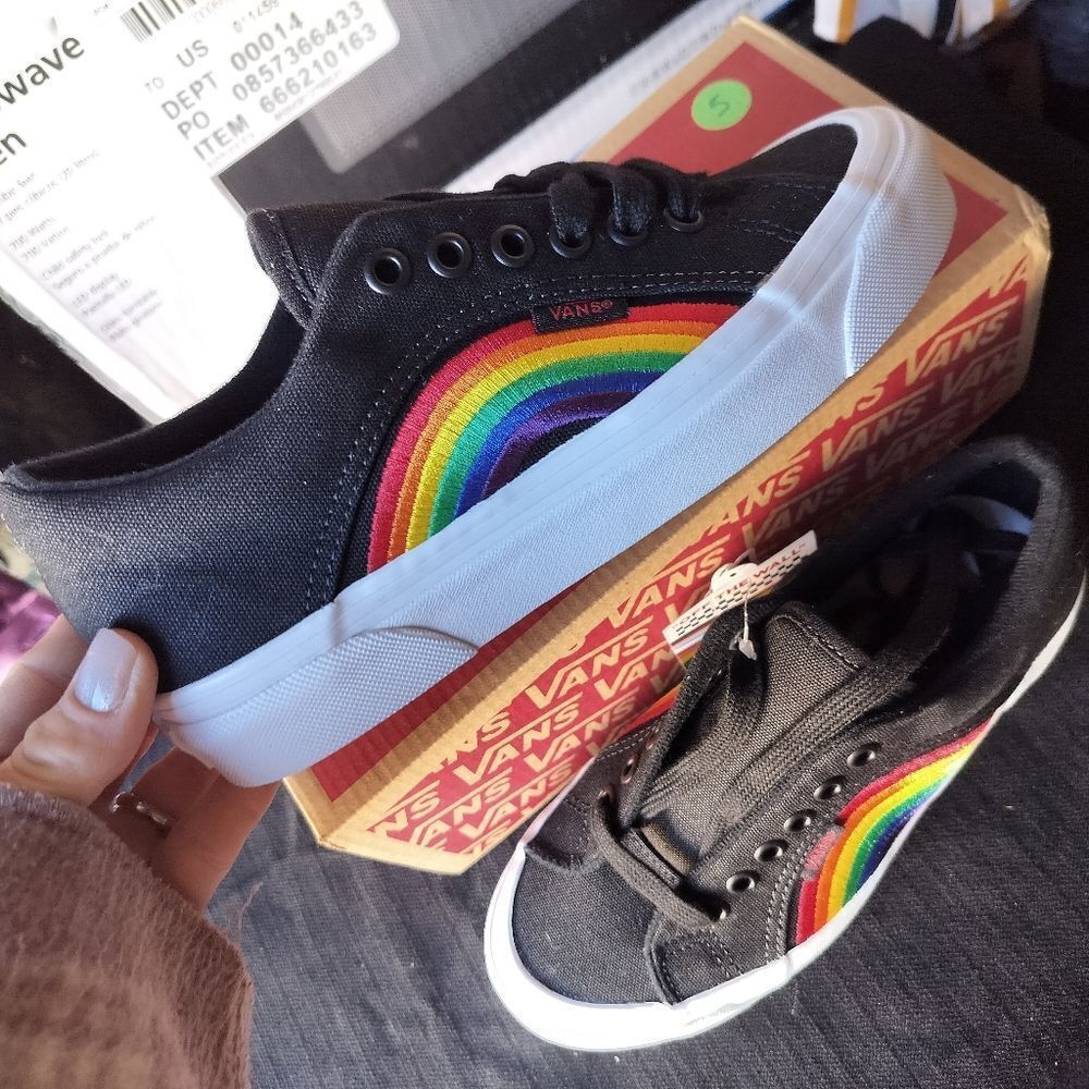 Women's Vans Size 5.5 Nwt And Box